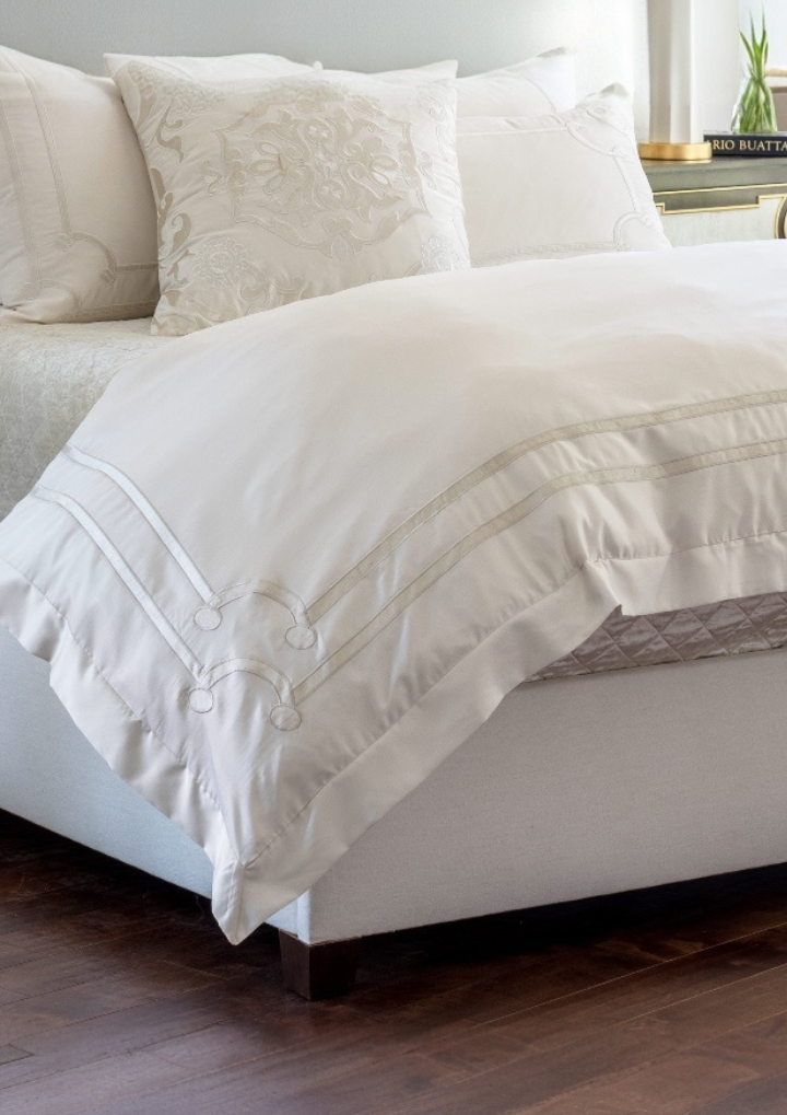 Vendome King Duvet Cover Ivory S&S / Ivory Velve