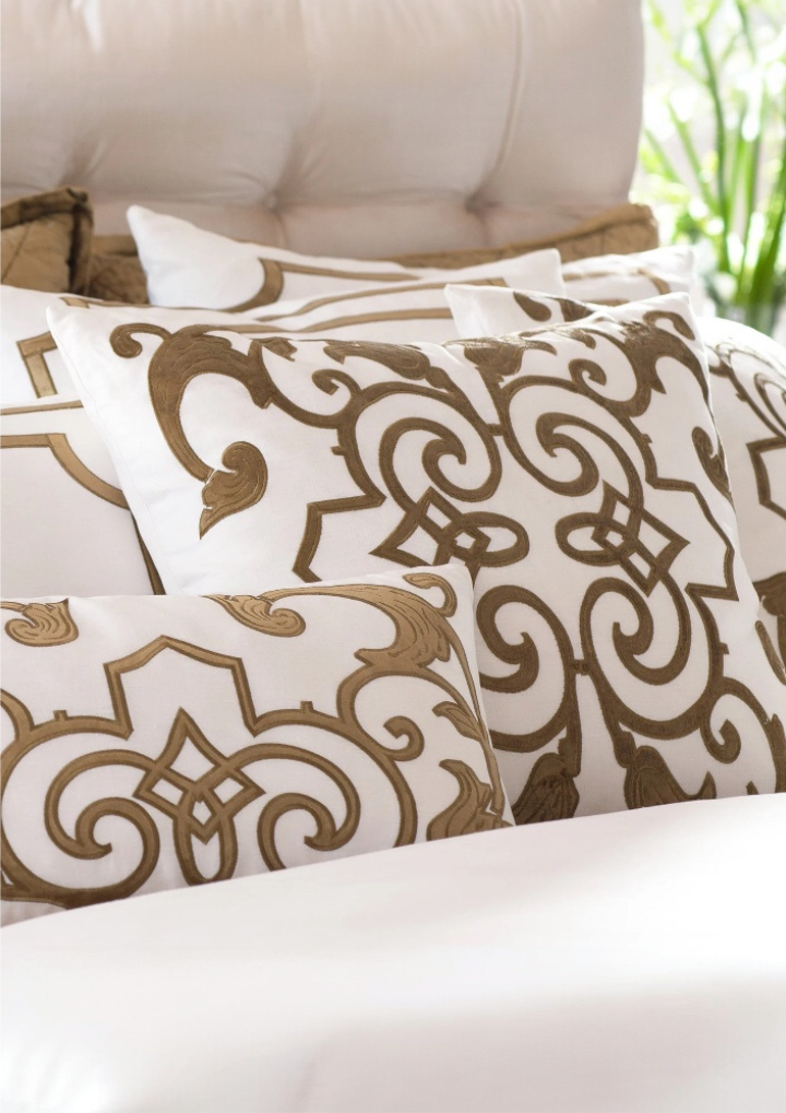 Mozart Square Pillow White Straw