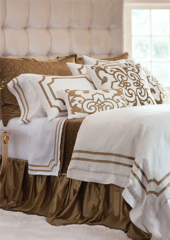 Mozart Square Pillow White Straw