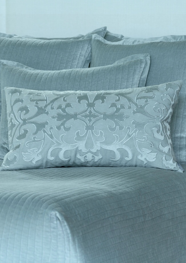 Olivia Rect Pillow Sky Linen / Sky Matte Velvet Applique