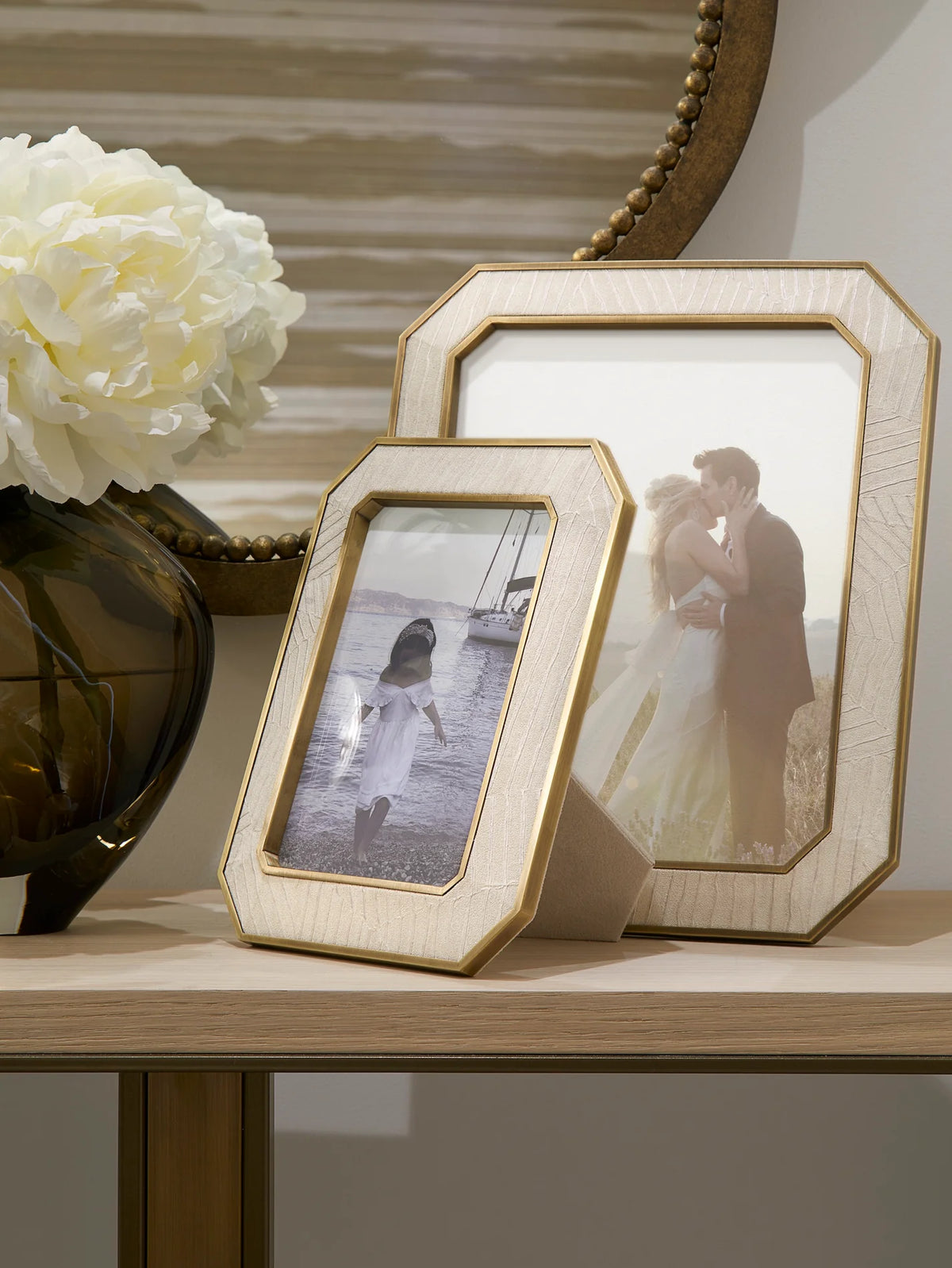 Elemental Frame World Inside Rosenwood | Elemental Photo Frame
